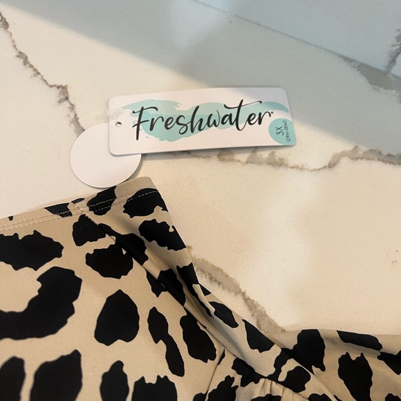 New with Tags Fresh Water Plus Molded cup twist tankini top - Picture 3 of 4